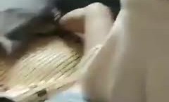 当着朋友的面，做[zuo]爱或许更刺激！女孩还尖叫着不能拍！！只拍个背影啦，你们继续真刺激！