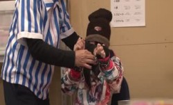 AP-722_A万引きスキー娘バックヤード拘束輪姦スキー場近くのコンビニで万引きをし第00集