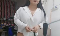 淫[ying]乱的房间3男一女玩耍，姐妹mei花加单男玩弄同胞姐妹mei，露脸捆绑玩奶子摸逼，一个道具塞逼里还不够，真刺激2