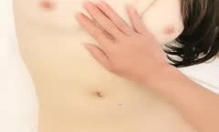 无毛馒头逼妹mei子和炮.友酒jiu店啪pa啪，白皙美.乳粉[fen]穴上位抽[chou]插自己动，特写后入大白屁股非常诱人