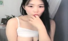 小可爱平台(原卡哇伊)童颜巨.乳美.女主播女D1028收费大秀奶子真大自[zi]慰揉穴很是诱人